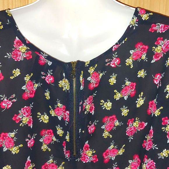 Cute Top - Picture 5 of 5